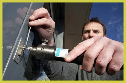 Hialeah Locksmith Service Hialeah, FL 305-307-5668 Hialeah Locksmith Service Hialeah, FL 305-307-5668 - 17-Emergency-Locks-Locksmith